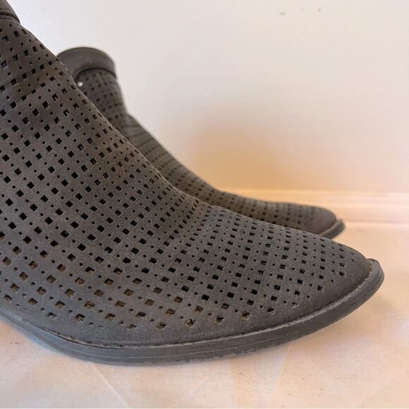 Restricted women’s Grey heel ankle boots size 8.5 - Picture 15 of 15